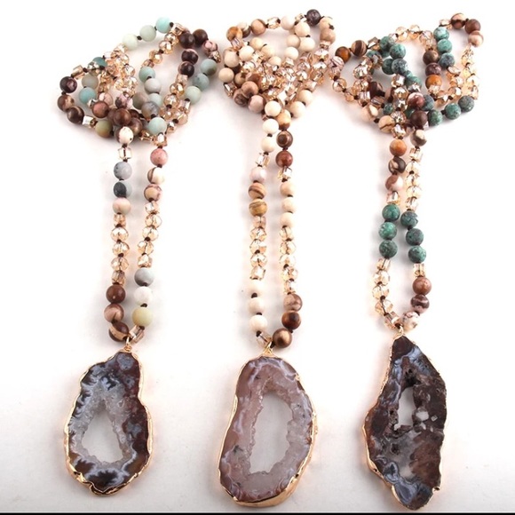 Restock!!🍃Druzy Quartz Pendant Necklace!🌺 - Picture 5 of 7